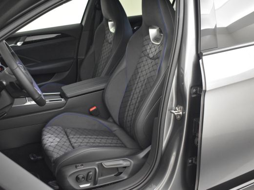 Volkswagen Passat Variant 1.5 eHybrid R-Line Edition 272pk | Trekhaak | Adaptief cruise control | Dodehoekdetectie ... ActivLease financial lease