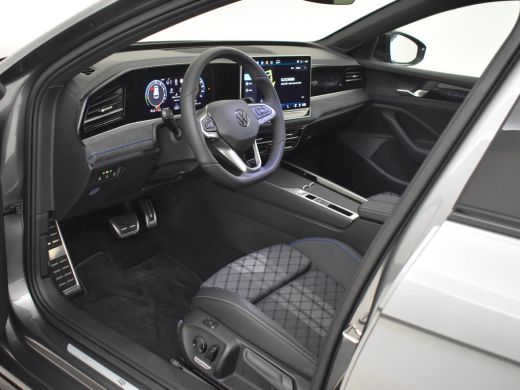 Volkswagen Passat Variant 1.5 eHybrid R-Line Edition 272pk | Trekhaak | Adaptief cruise control | Dodehoekdetectie ... ActivLease financial lease