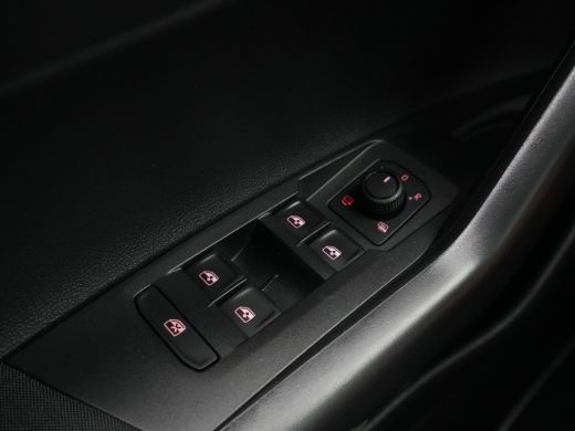 Volkswagen Polo 1.0 TSI 95pk R-line Navigatie Pdc Acc Carplay 298 ActivLease financial lease