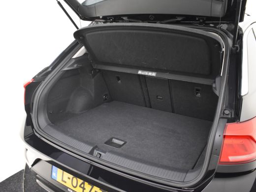 Volkswagen T-Roc 1.5 TSI Style 150pk DSG/AUTO | Navigatie | Adaptief cruise control | Parkeersensoren v+a | Airco ... ActivLease financial lease