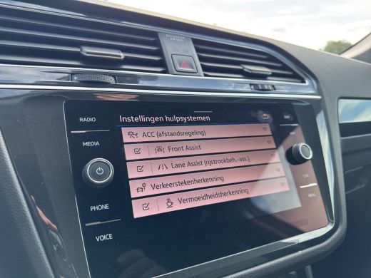 Volkswagen Tiguan 1.4 TSI eHybrid Elegance 180 kw Trekhaak | Leder | PHEV | NAVI | A Camera | ActivLease financial lease