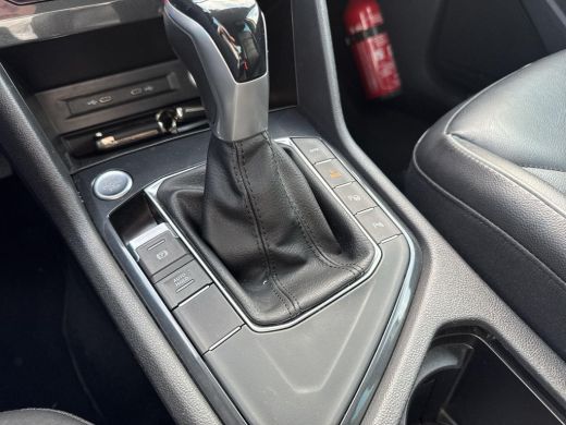 Volkswagen Tiguan 1.4 TSI eHybrid Elegance 180 kw Trekhaak | Leder | PHEV | NAVI | A Camera | ActivLease financial lease