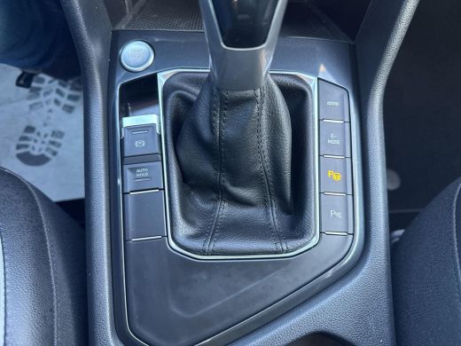 Volkswagen Tiguan 1.4 TSI eHybrid Elegance 180 kw | SOH 90% | Trekhaak | Leder | PHEV | NAVI | A Camera | ActivLease financial lease