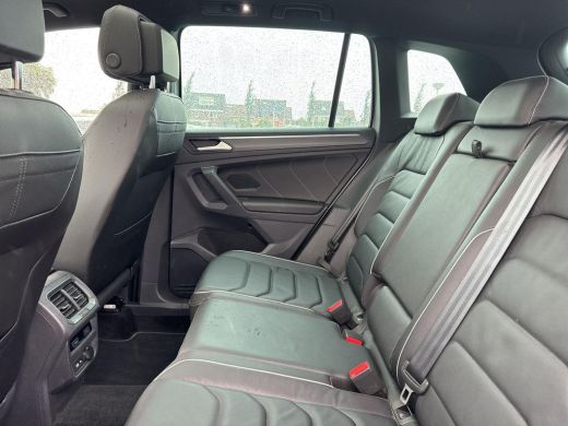 Volkswagen Tiguan 1.4 TSI eHybrid R-Line Business+ | Trekhaak | Pano Dak | IQ. Light | ActivLease financial lease
