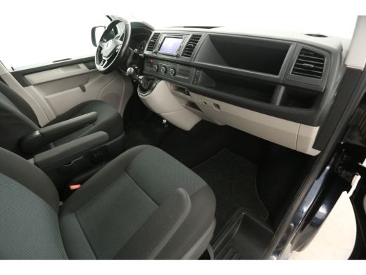 Volkswagen Transporter 2.0 TDI L1H1 150PK Airco Cruise Parkeersensoren 18"LMV Trekhaak ActivLease financial lease