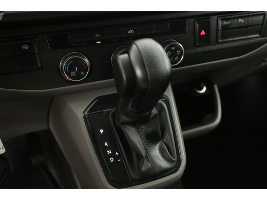 Volkswagen Transporter 2.0 TDI L2H1 150PK DSG Automaat Airco Carplay Cruise Navi PDC 16''LMV Trekhaak ActivLease financial lease