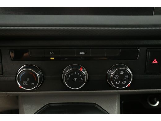 Volkswagen Transporter 2.0 TDI L2H1 150PK DSG Automaat Airco Carplay Cruise Navi PDC 16''LMV Trekhaak ActivLease financial lease