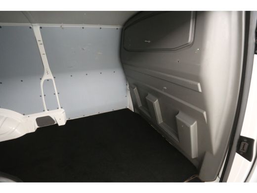 Volkswagen Transporter 2.0 TDI L2H1 150PK DSG Automaat Airco Carplay Cruise Navi PDC 16''LMV Trekhaak ActivLease financial lease