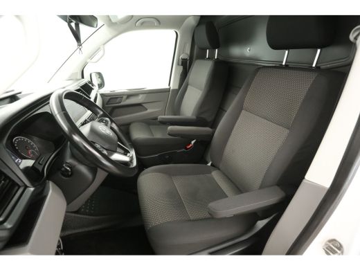 Volkswagen Transporter 2.0 TDI L2H1 150PK DSG Automaat Airco Carplay Cruise Navi PDC 16''LMV Trekhaak ActivLease financial lease