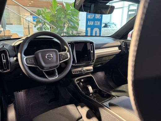 Volvo  EX40 Black Edition Plus Single Motor Extended Range Suede Bekleding- Zwart Dak- Lounge Pakket ActivLease financial lease