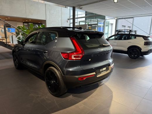 Volvo  EX40 Black Edition Plus Single Motor Extended Range Suede Bekleding- Zwart Dak- Lounge Pakket ActivLease financial lease