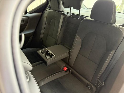 Volvo  EX40 Single Motor Extended Range Plus | Nubuck Suede Bekleding | Zwart dak | 20' 5-Spaaks Black Diamon... ActivLease financial lease