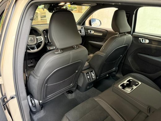 Volvo  EX40 Single Motor Extended Range Plus | Nubuck Suede Bekleding | Zwart dak | 20' 5-Spaaks Black Diamon... ActivLease financial lease