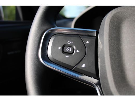 Volvo  XC40 B4 Plus Dark | Stoel + Stuurwielverwarming | Trekhaak | Adaptieve cruise control | BLIS | ActivLease financial lease
