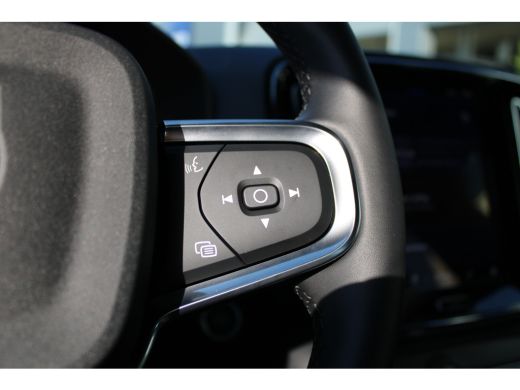 Volvo  XC40 B4 Plus Dark | Stoel + Stuurwielverwarming | Trekhaak | Adaptieve cruise control | BLIS | ActivLease financial lease