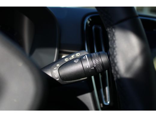 Volvo  XC40 B4 Plus Dark | Stoel + Stuurwielverwarming | Trekhaak | Adaptieve cruise control | BLIS | ActivLease financial lease