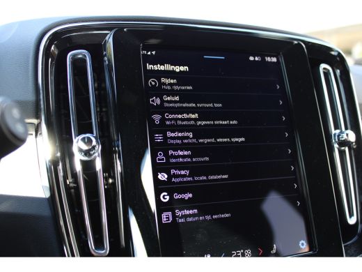 Volvo  XC40 B4 Plus Dark | Stoel + Stuurwielverwarming | Trekhaak | Adaptieve cruise control | BLIS | ActivLease financial lease