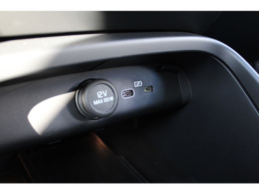 Volvo  XC40 B4 Plus Dark | Stoel + Stuurwielverwarming | Trekhaak | Adaptieve cruise control | BLIS | ActivLease financial lease