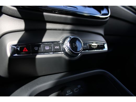 Volvo  XC40 B4 Plus Dark | Stoel + Stuurwielverwarming | Trekhaak | Adaptieve cruise control | BLIS | ActivLease financial lease