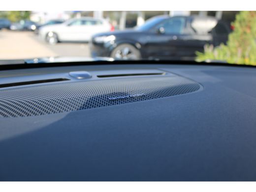 Volvo  XC40 B4 Plus Dark | Stoel + Stuurwielverwarming | Trekhaak | Adaptieve cruise control | BLIS | ActivLease financial lease