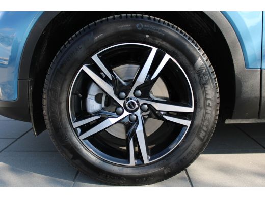 Volvo  XC40 B4 Plus Dark | Stoel + Stuurwielverwarming | Trekhaak | Adaptieve cruise control | BLIS | ActivLease financial lease