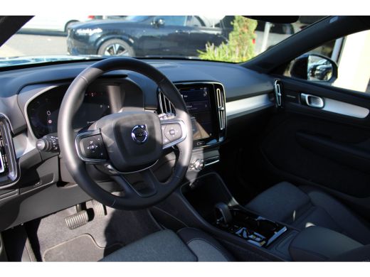 Volvo  XC40 B4 Plus Dark | Stoel + Stuurwielverwarming | Trekhaak | Adaptieve cruise control | BLIS | ActivLease financial lease