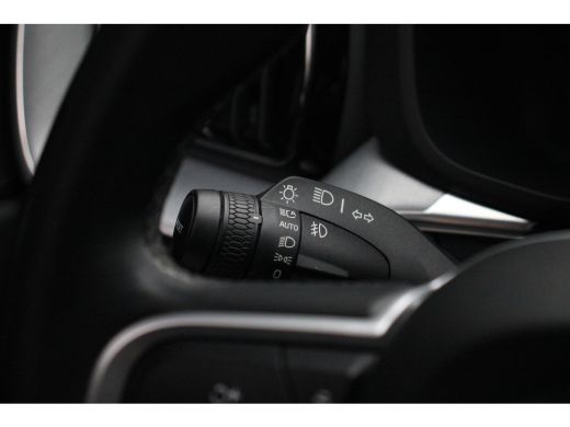 Volvo  XC60 2.0 B4 Momentum Business | Diesel | BTW-auto | Standkachel | Adaptive Cruise | Leder | Camera | S... ActivLease financial lease