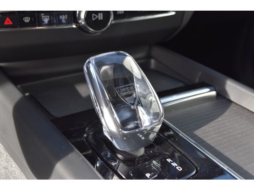 Volvo  XC60 2.0 T6 Plug-in hybrid AWD Ultra Black Edition | Nieuw Model! | B&W | Luchtvering | Panoramadak | ActivLease financial lease