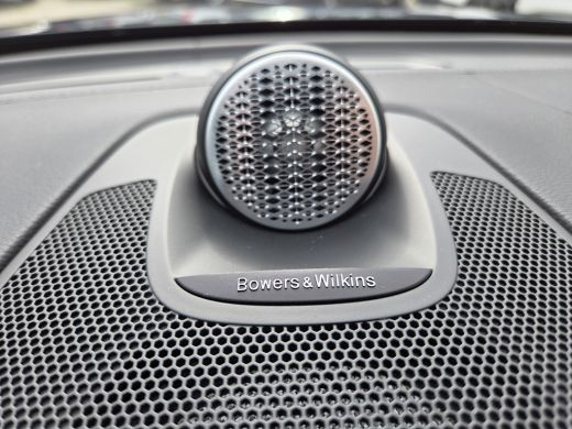 Volvo  XC60 2.0 T6 Plug-in hybrid AWD Ultra Black Edition | Nieuw Model! | B&W | Luchtvering | Pano | ActivLease financial lease