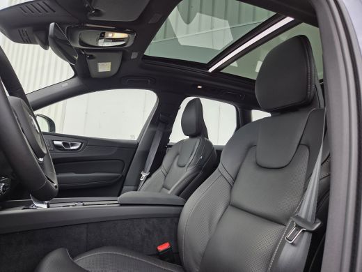 Volvo  XC60 2.0 T6 Plug-in hybrid AWD Ultra Black Edition | Nieuw Model! | B&W | Luchtvering | Pano | ActivLease financial lease