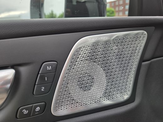 Volvo  XC60 2.0 T6 Plug-in hybrid AWD Ultra Black Edition | Nieuw Model! | B&W | Luchtvering | Panoramadak | ActivLease financial lease