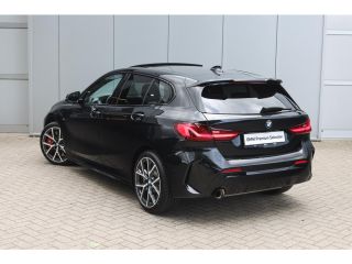 BMW 1 Serie 118i High Executive M Sport Automaat / Panoramadak / Sportstoelen / Achteruitrijcamera / Adaptiev...