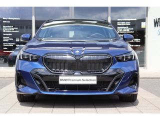 BMW 5 Serie Touring 530e M Sport Automaat / Panoramadak / Trekhaak / Stoelventilatie / Comfort Access / Adapt...