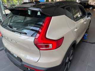 Volvo  EX40 Single Motor Extended Range Plus | Nubuck Suede Bekleding | Zwart dak | 20' 5-Spaaks Black Diamon...