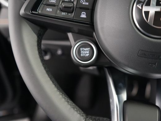 Alfa Romeo Tonale 1.3T PHEV Sprint | Achterbank met armsteun en skiluik | Achteruitrijcamera | Airco (automatisch) ActivLease financial lease