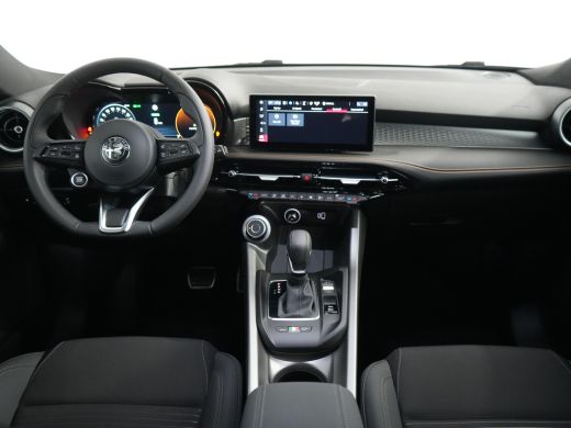 Alfa Romeo Tonale 1.3T PHEV Sprint | Achterbank met armsteun en skiluik | Achteruitrijcamera | Airco (automatisch) ActivLease financial lease