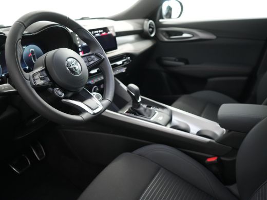 Alfa Romeo Tonale 1.3T PHEV Sprint | Achterbank met armsteun en skiluik | Achteruitrijcamera | Airco (automatisch) ActivLease financial lease