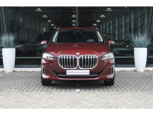 BMW 2 Serie 220i High Executive Luxury Line Automaat / Panoramadak / Trekhaak / Sportstoelen / Adaptieve LED ... ActivLease financial lease