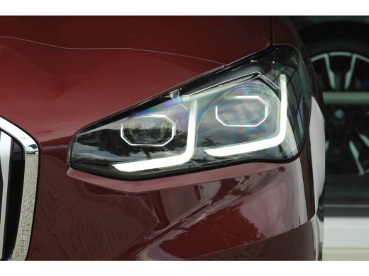 BMW 2 Serie 220i High Executive Luxury Line Automaat / Panoramadak / Trekhaak / Sportstoelen / Adaptieve LED ... ActivLease financial lease