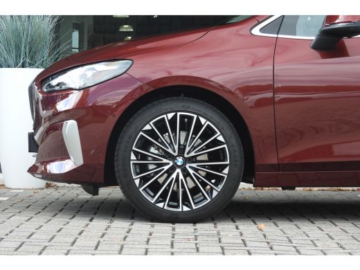BMW 2 Serie 220i High Executive Luxury Line Automaat / Panoramadak / Trekhaak / Sportstoelen / Adaptieve LED ... ActivLease financial lease