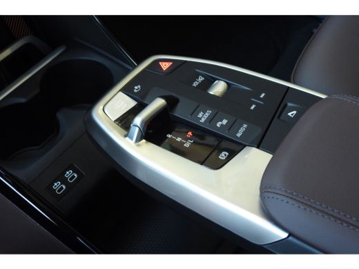 BMW 2 Serie 220i High Executive Luxury Line Automaat / Panoramadak / Trekhaak / Sportstoelen / Adaptieve LED ... ActivLease financial lease