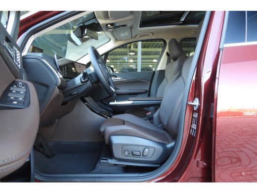 BMW 2 Serie 220i High Executive Luxury Line Automaat / Panoramadak / Trekhaak / Sportstoelen / Adaptieve LED ... ActivLease financial lease