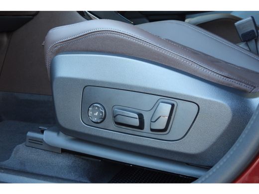 BMW 2 Serie 220i High Executive Luxury Line Automaat / Panoramadak / Trekhaak / Sportstoelen / Adaptieve LED ... ActivLease financial lease