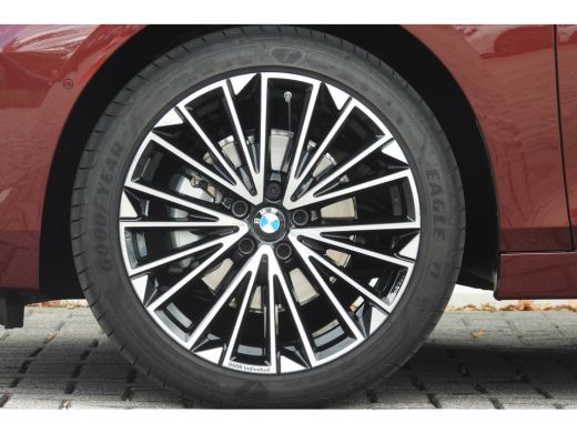 BMW 2 Serie 220i High Executive Luxury Line Automaat / Panoramadak / Trekhaak / Sportstoelen / Adaptieve LED ... ActivLease financial lease