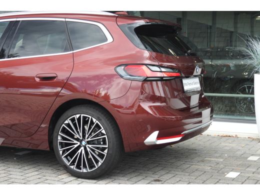 BMW 2 Serie 220i High Executive Luxury Line Automaat / Panoramadak / Trekhaak / Sportstoelen / Adaptieve LED ... ActivLease financial lease