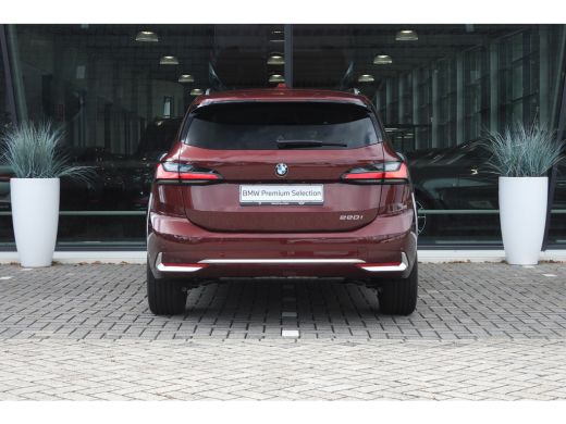 BMW 2 Serie 220i High Executive Luxury Line Automaat / Panoramadak / Trekhaak / Sportstoelen / Adaptieve LED ... ActivLease financial lease