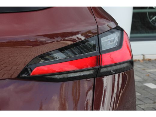 BMW 2 Serie 220i High Executive Luxury Line Automaat / Panoramadak / Trekhaak / Sportstoelen / Adaptieve LED ... ActivLease financial lease