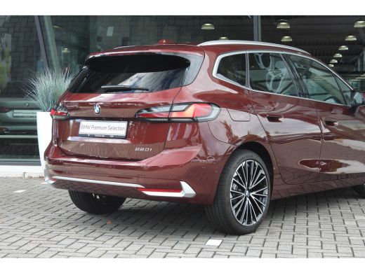 BMW 2 Serie 220i High Executive Luxury Line Automaat / Panoramadak / Trekhaak / Sportstoelen / Adaptieve LED ... ActivLease financial lease