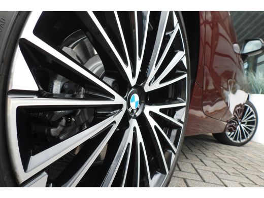 BMW 2 Serie 220i High Executive Luxury Line Automaat / Panoramadak / Trekhaak / Sportstoelen / Adaptieve LED ... ActivLease financial lease