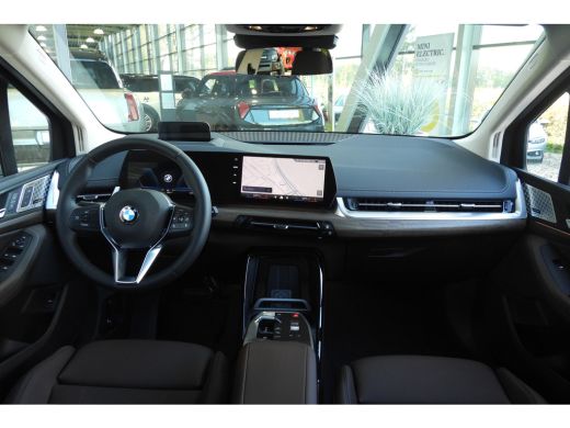 BMW 2 Serie 220i High Executive Luxury Line Automaat / Panoramadak / Trekhaak / Sportstoelen / Adaptieve LED ... ActivLease financial lease